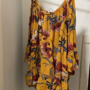 Very cute top by Fever. Size Medium